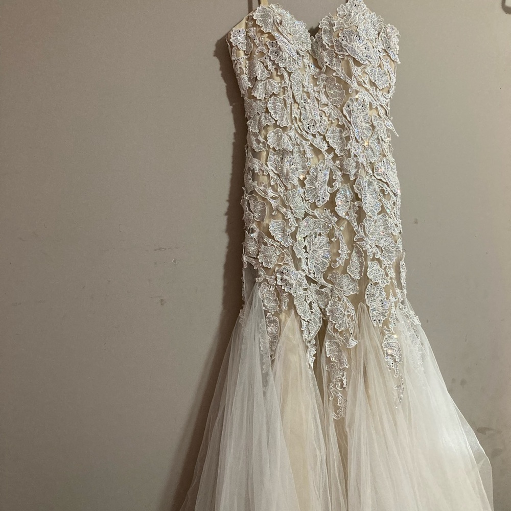 JOVANI Gold & White Mermaid style dress Size 2